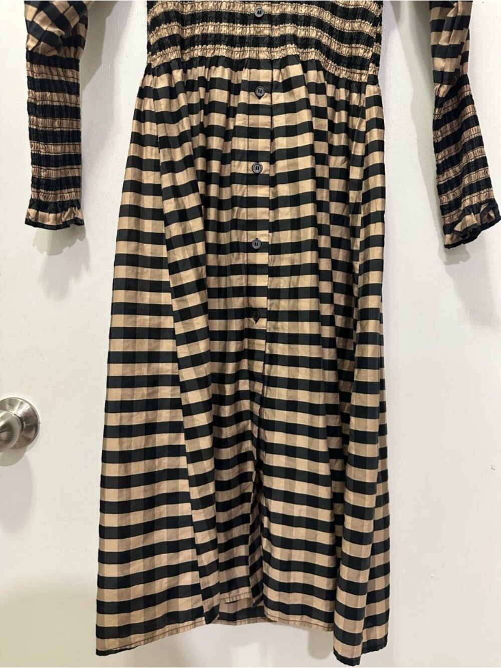 & Other Stories Black and Tan Checked Smocked Waist Midi Dress Sz 6 - Picture 4 of 5